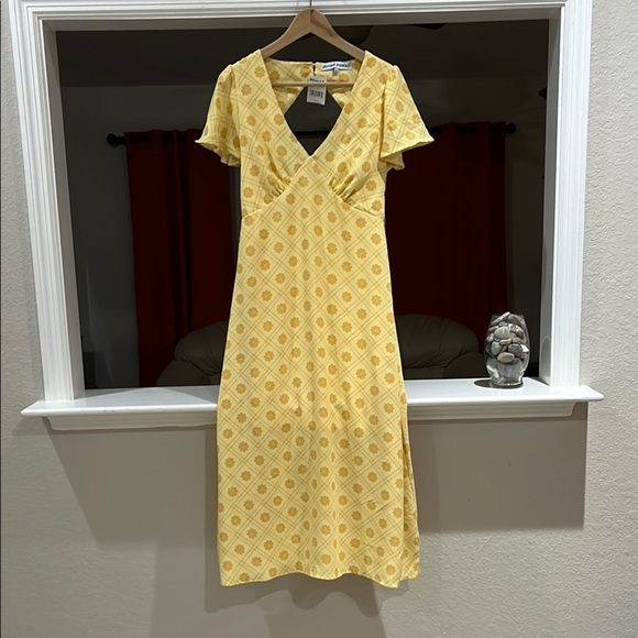 Almost Famous Yellow Patterned Women's Short Flutter Sleeve Dress Size L - Picture 1 of 7